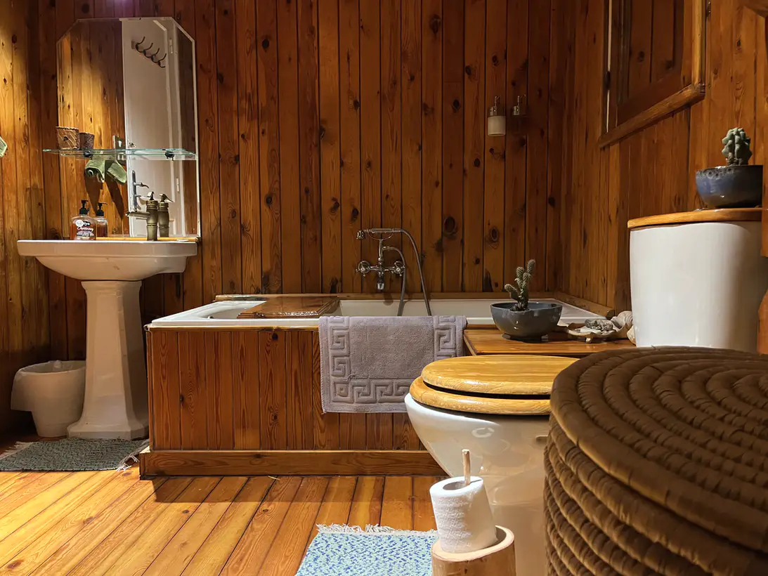 000285houseboat_S.webp